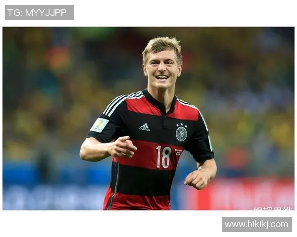 克罗斯：从足球天才到战术大师的蜕变之路与未来展望